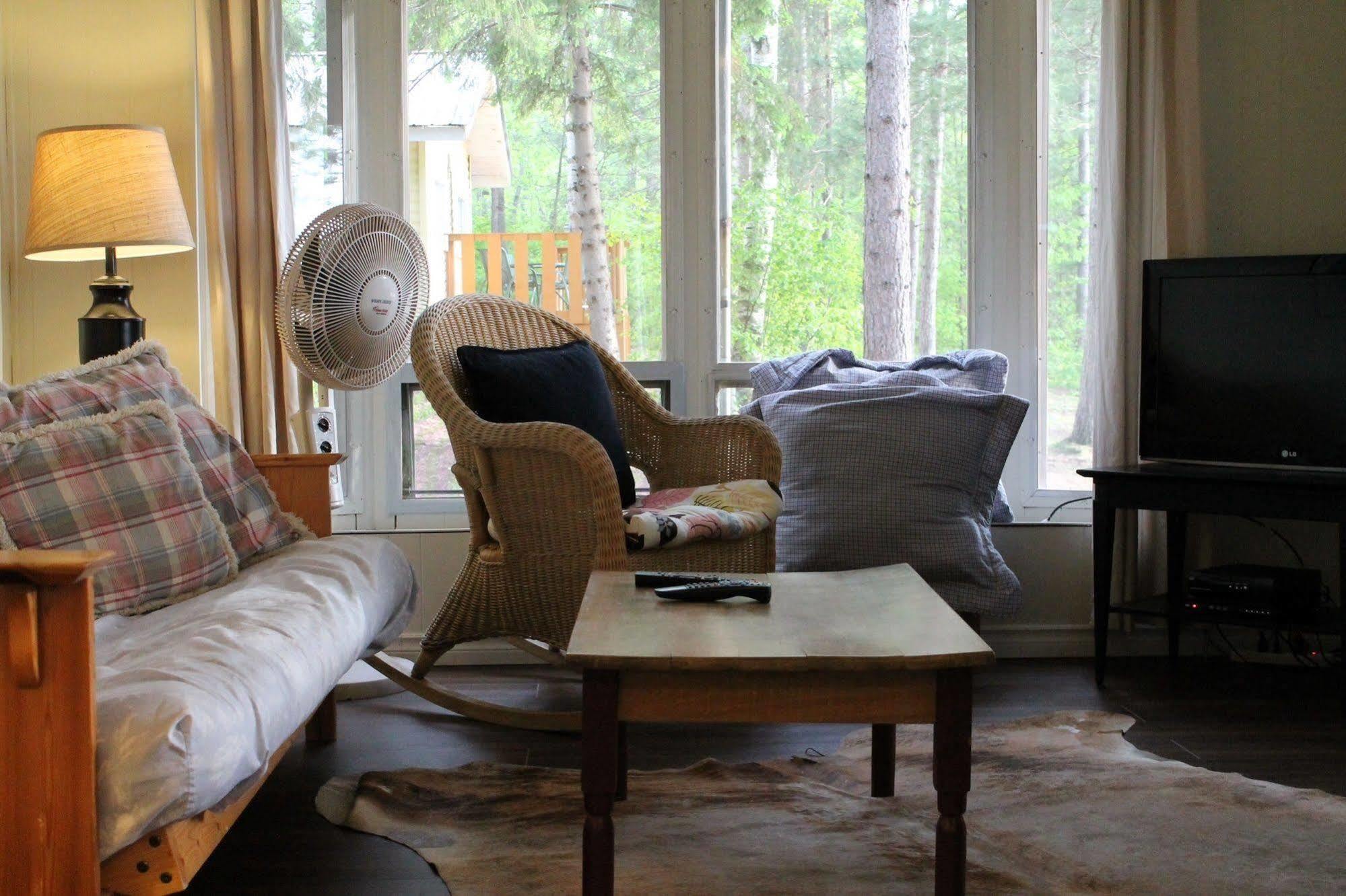 Algonquin'S Edge Resort Madawaska Buitenkant foto