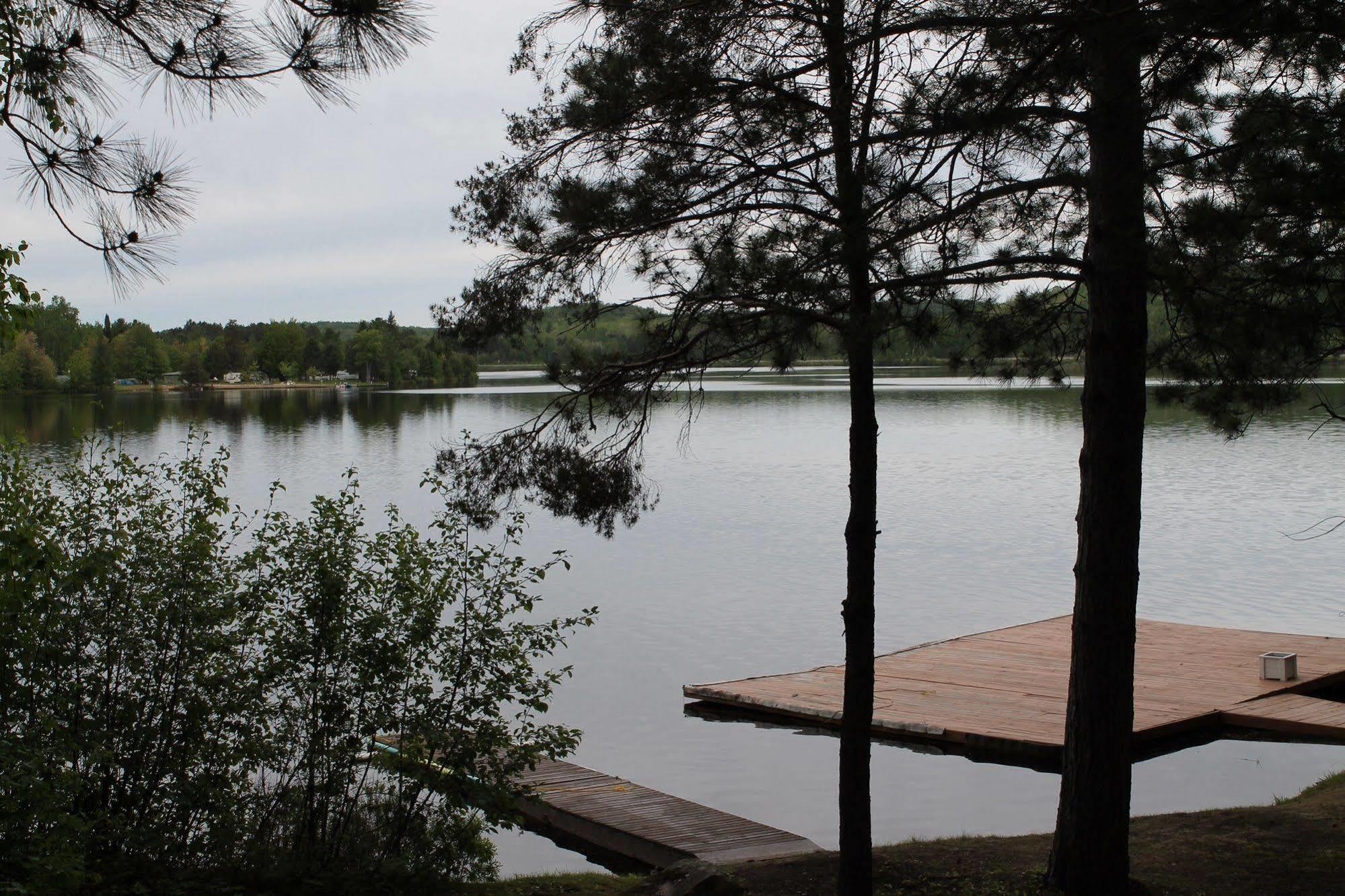 Algonquin'S Edge Resort Madawaska Buitenkant foto